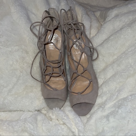 Vince Camuto Beige Lace Up Peep Toe High Heels - Size 9 - Picture 2 of 4